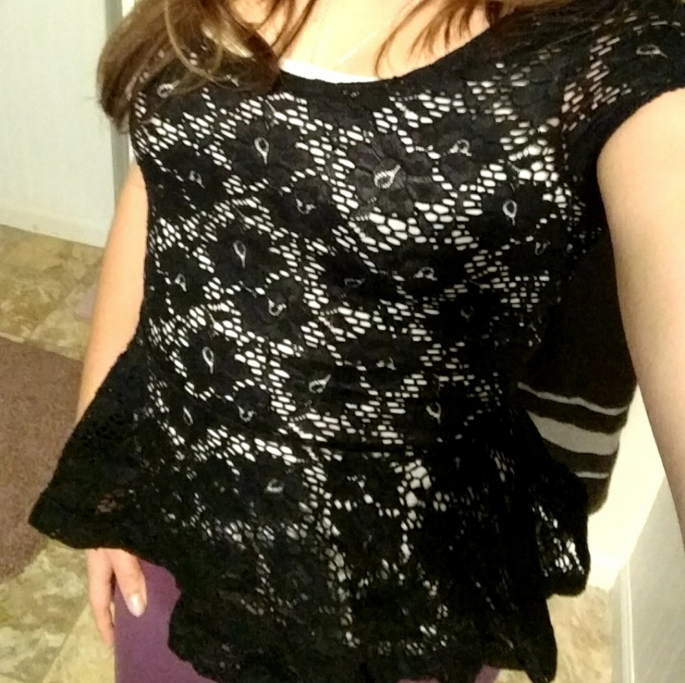 No Boundaries Floral Lace Peplum Top; Black; M (7-9)